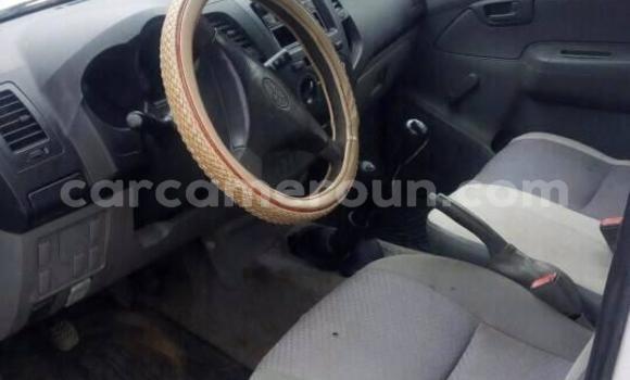 Sayi Na hannu Toyota Hilux White Mota in Douala a Ƙasar Kamaru Sayi Na hannu Toyota Hilux White Mota in Douala a Ƙasar Kamaru
