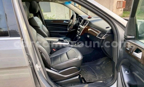Acheter Occasion Voiture Mercedes‒Benz ML–Class Gris à Douala, Littoral Cameroon Acheter Occasion Voiture Mercedes‒Benz ML–Class Gris à Douala, Littoral Cameroon