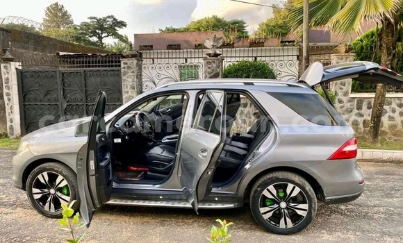Acheter Occasion Voiture Mercedes‒Benz ML–Class Gris à Douala, Littoral Cameroon Acheter Occasion Voiture Mercedes‒Benz ML–Class Gris à Douala, Littoral Cameroon