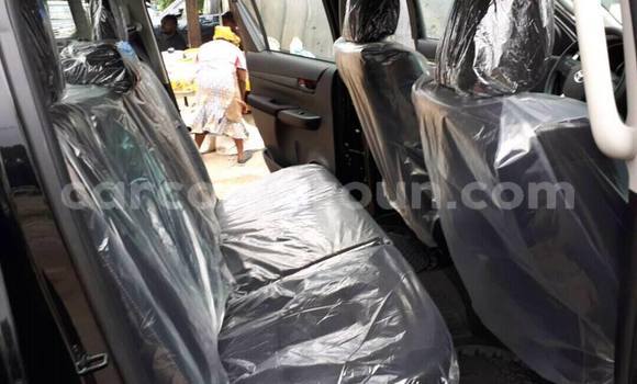 Sayi Na hannu Toyota Hilux Black Mota in Douala a Ƙasar Kamaru Sayi Na hannu Toyota Hilux Black Mota in Douala a Ƙasar Kamaru