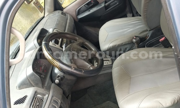 Sayi Na hannu Mitsubishi Pajero Blue Mota in Douala a Ƙasar Kamaru Sayi Na hannu Mitsubishi Pajero Blue Mota in Douala a Ƙasar Kamaru