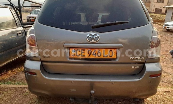 Sayi Na hannu Toyota Corolla Verso Sauran Mota in Yaounde a Babban Kamaru Sayi Na hannu Toyota Corolla Verso Sauran Mota in Yaounde a Babban Kamaru
