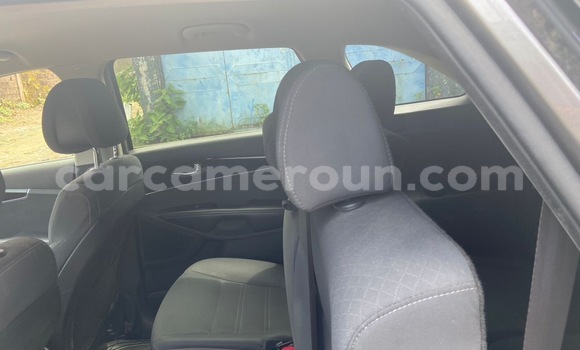 Sayi Na hannu Kia Sorento Azurfa Mota in Douala a Ƙasar Kamaru Sayi Na hannu Kia Sorento Azurfa Mota in Douala a Ƙasar Kamaru