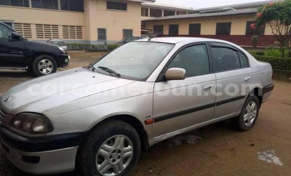 Sayi Na hannu Toyota Avensis Azurfa Mota in Douala a Ƙasar Kamaru Sayi Na hannu Toyota Avensis Azurfa Mota in Douala a Ƙasar Kamaru