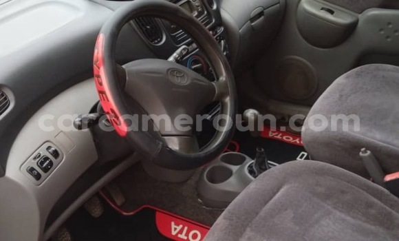 Sayi Sabo Toyota Yaris Verso Azurfa Mota in Douala a Ƙasar Kamaru Sayi Sabo Toyota Yaris Verso Azurfa Mota in Douala a Ƙasar Kamaru