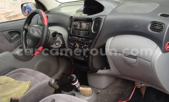 Sayi Sabo Toyota Yaris Verso Azurfa Mota in Douala a Ƙasar Kamaru Sayi Sabo Toyota Yaris Verso Azurfa Mota in Douala a Ƙasar Kamaru