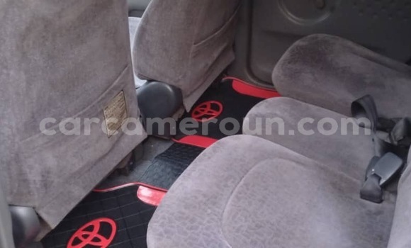 Sayi Sabo Toyota Yaris Verso Azurfa Mota in Douala a Ƙasar Kamaru Sayi Sabo Toyota Yaris Verso Azurfa Mota in Douala a Ƙasar Kamaru