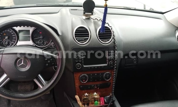 Sayi Sabo Mercedes‒Benz ML–Class Azurfa Mota in Douala a Ƙasar Kamaru Sayi Sabo Mercedes‒Benz ML–Class Azurfa Mota in Douala a Ƙasar Kamaru