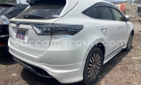 Sayi Sabo Toyota Harrier White Mota in Douala a Ƙasar Kamaru Sayi Sabo Toyota Harrier White Mota in Douala a Ƙasar Kamaru