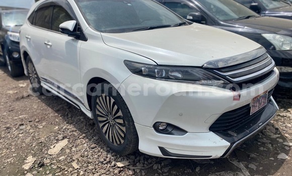 Sayi Sabo Toyota Harrier White Mota in Douala a Ƙasar Kamaru Sayi Sabo Toyota Harrier White Mota in Douala a Ƙasar Kamaru