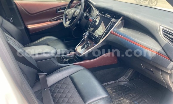 Sayi Sabo Toyota Harrier White Mota in Douala a Ƙasar Kamaru Sayi Sabo Toyota Harrier White Mota in Douala a Ƙasar Kamaru