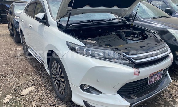 Sayi Sabo Toyota Harrier White Mota in Douala a Ƙasar Kamaru Sayi Sabo Toyota Harrier White Mota in Douala a Ƙasar Kamaru