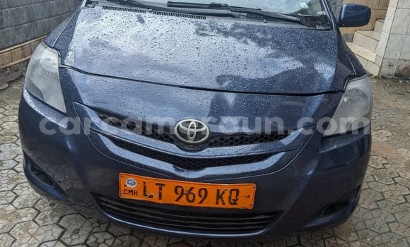 Sayi Na hannu Toyota Yaris Blue Mota in Douala a Ƙasar Kamaru