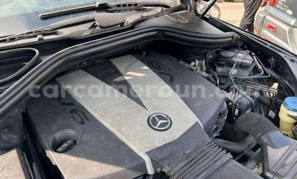 Sayi Na hannu Mercedes‒Benz ML–Class Black Mota in Douala a Ƙasar Kamaru Sayi Na hannu Mercedes‒Benz ML–Class Black Mota in Douala a Ƙasar Kamaru