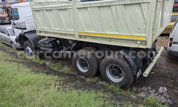 Sayi Imported Mercedes‒Benz 2628 White Babbar mota in Douala a Ƙasar Kamaru Sayi Imported Mercedes‒Benz 2628 White Babbar mota in Douala a Ƙasar Kamaru