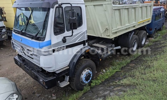 Sayi Imported Mercedes‒Benz 2628 White Babbar mota in Douala a Ƙasar Kamaru Sayi Imported Mercedes‒Benz 2628 White Babbar mota in Douala a Ƙasar Kamaru