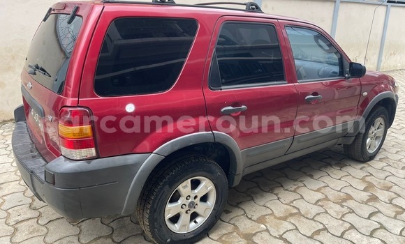 Sayi Na hannu Ford Escape Red Mota in Douala a Ƙasar Kamaru Sayi Na hannu Ford Escape Red Mota in Douala a Ƙasar Kamaru