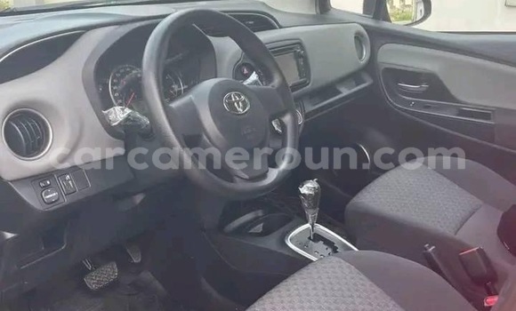 Acheter Neuf Voiture Toyota Yaris Rouge à Yaoundé, Central Cameroon Acheter Neuf Voiture Toyota Yaris Rouge à Yaoundé, Central Cameroon