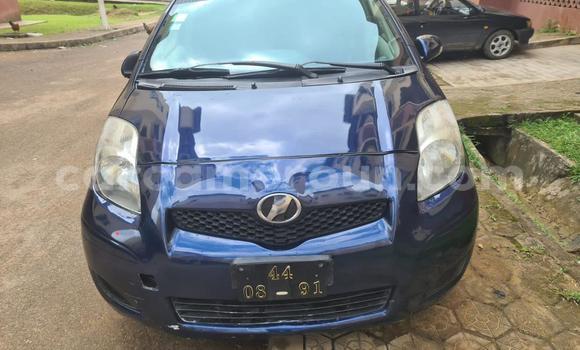 Sayi Na hannu Toyota Vitz Blue Mota in Douala a Ƙasar Kamaru