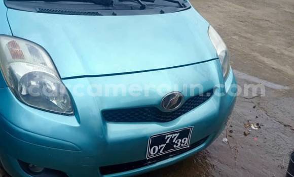 Sayi Na hannu Toyota Vitz Blue Mota in Douala a Ƙasar Kamaru