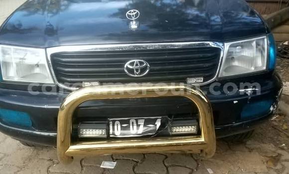 Sayi Na hannu Toyota Land Cruiser Black Mota in Douala a Ƙasar Kamaru