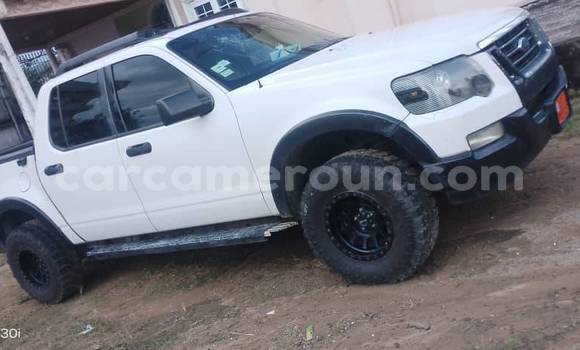 Acheter Occasion Voiture Toyota Pickup Blanc à Douala, Littoral Cameroon