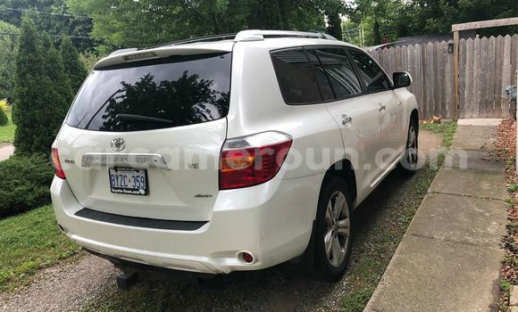 Acheter Occasion Voiture Toyota Highlander Blanc à Yaoundé, Central Cameroon Acheter Occasion Voiture Toyota Highlander Blanc à Yaoundé, Central Cameroon