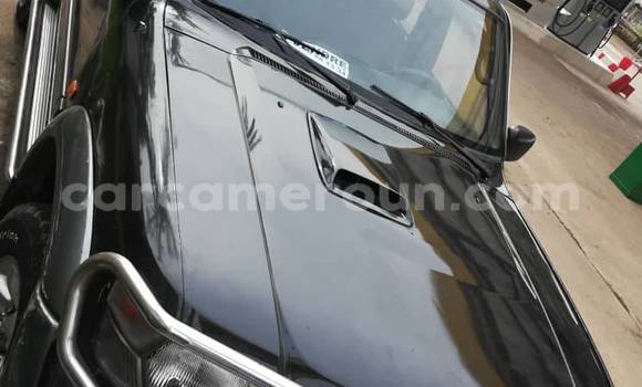 Sayi Na hannu Nissan Patrol Black Mota in Douala a Ƙasar Kamaru