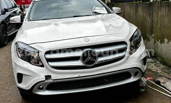Buy Used Mercedes‒Benz GLA-klasse White Car in Douala in Littoral Cameroon
