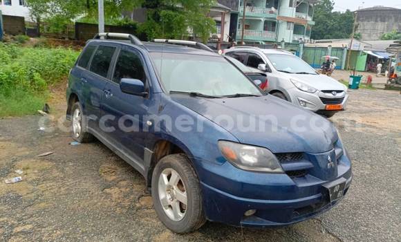 Sayi Na hannu Mitsubishi Outlander Blue Mota in Douala a Ƙasar Kamaru