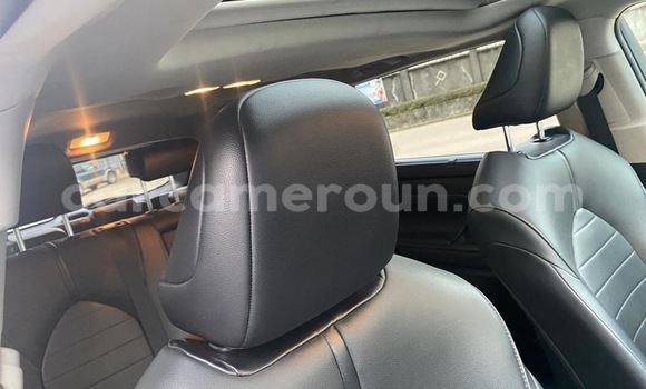 Acheter Neuf Voiture Toyota Highlander Rouge à Douala, Littoral Cameroon Acheter Neuf Voiture Toyota Highlander Rouge à Douala, Littoral Cameroon