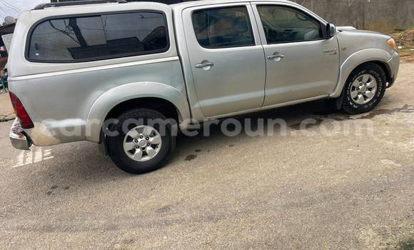 Sayi Na hannu Toyota Pickup Sauran Mota in Douala a Ƙasar Kamaru