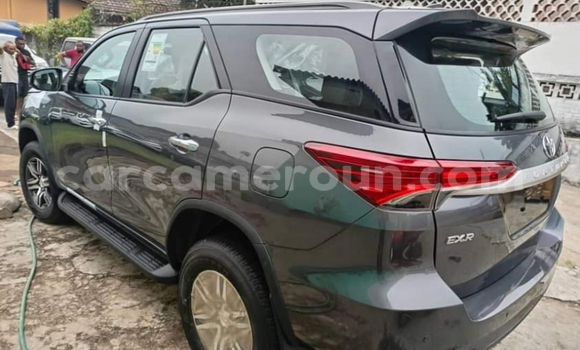 Sayi Sabo Toyota Fortuner Sauran Mota in Douala a Ƙasar Kamaru Sayi Sabo Toyota Fortuner Sauran Mota in Douala a Ƙasar Kamaru