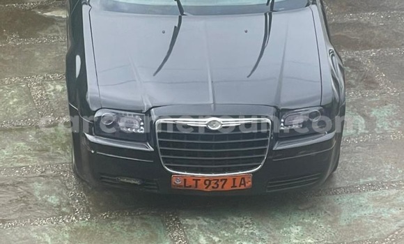 Sayi Na hannu Chrysler 300 Black Mota in Douala a Ƙasar Kamaru