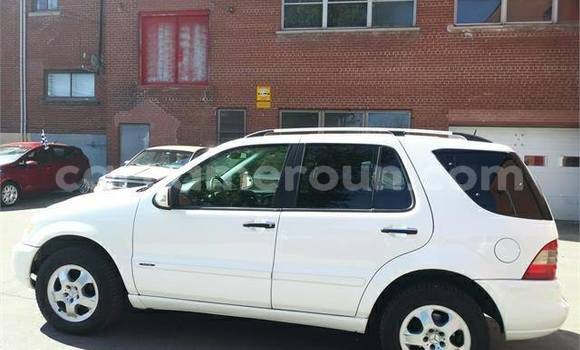 Acheter Occasion Voiture Mercedes‒Benz ML–Class Blanc à Yaoundé, Central Cameroon Acheter Occasion Voiture Mercedes‒Benz ML–Class Blanc à Yaoundé, Central Cameroon