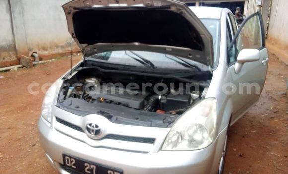 Acheter Neuf Voiture Toyota Corolla Verso Gris à Douala, Littoral Cameroon Acheter Neuf Voiture Toyota Corolla Verso Gris à Douala, Littoral Cameroon