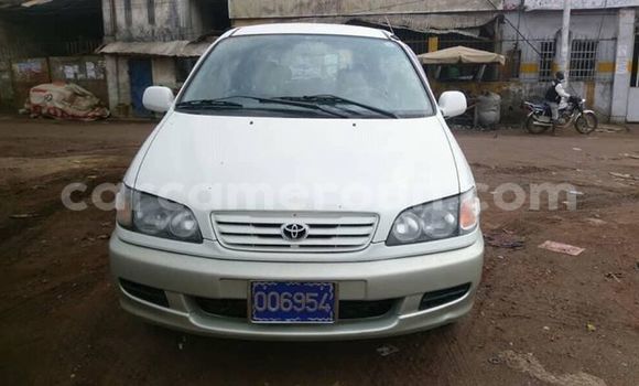 Sayi Na hannu Toyota Picnic White Mota in Douala a Ƙasar Kamaru Sayi Na hannu Toyota Picnic White Mota in Douala a Ƙasar Kamaru