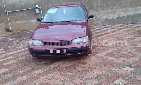 Acheter Occasion Voiture Toyota Carina E Rouge à Yaoundé, Central Cameroon