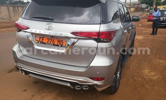 Sayi Sabo Toyota Fortuner Sauran Mota in Yaounde a Babban Kamaru Sayi Sabo Toyota Fortuner Sauran Mota in Yaounde a Babban Kamaru