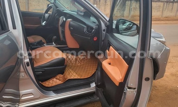 Sayi Sabo Toyota Fortuner Sauran Mota in Yaounde a Babban Kamaru Sayi Sabo Toyota Fortuner Sauran Mota in Yaounde a Babban Kamaru
