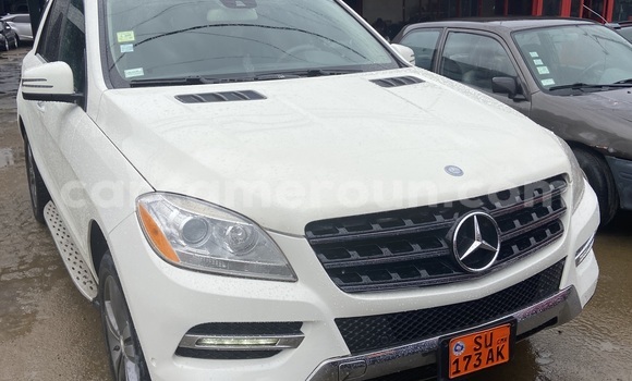 Sayi Na hannu Mercedes‒Benz ML–Class White Mota in Douala a Ƙasar Kamaru