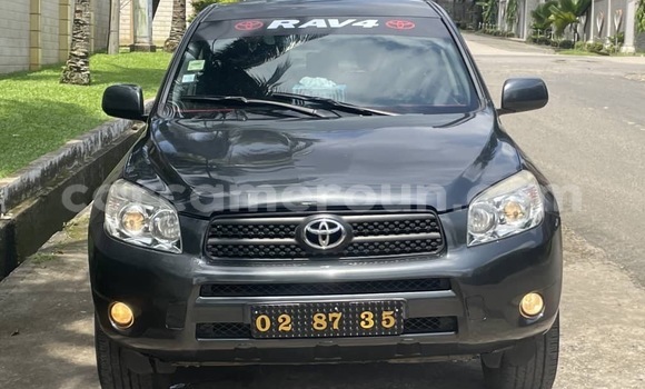 Sayi Na hannu Toyota RAV4 Sauran Mota in Douala a Ƙasar Kamaru