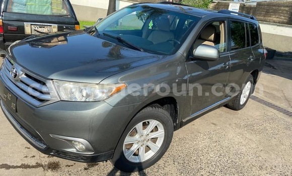 Sayi Imported Toyota Highlander Sauran Mota in Douala a Ƙasar Kamaru