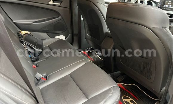Sayi Na hannu Hyundai Tucson Black Mota in Douala a Ƙasar Kamaru Sayi Na hannu Hyundai Tucson Black Mota in Douala a Ƙasar Kamaru