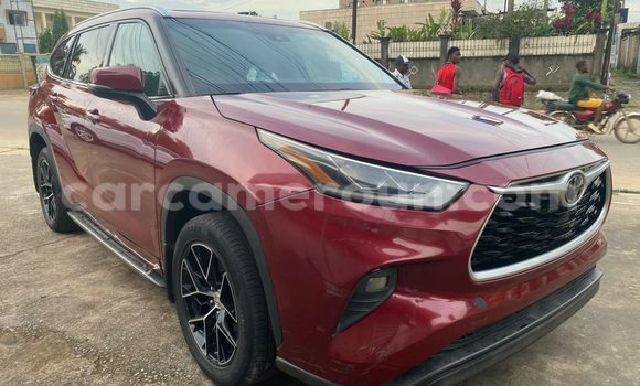 Sayi Na hannu Toyota Highlander Red Mota in Douala a Ƙasar Kamaru