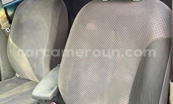 Sayi Na hannu Toyota Yaris Red Mota in Douala a Ƙasar Kamaru Sayi Na hannu Toyota Yaris Red Mota in Douala a Ƙasar Kamaru