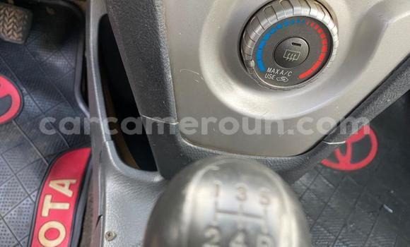 Sayi Na hannu Toyota Yaris Red Mota in Douala a Ƙasar Kamaru Sayi Na hannu Toyota Yaris Red Mota in Douala a Ƙasar Kamaru