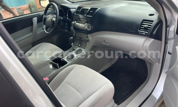 Buy Import Toyota Highlander Silver Car in Douala in Littoral Cameroon Buy Import Toyota Highlander Silver Car in Douala in Littoral Cameroon