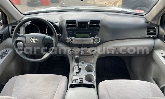 Buy Import Toyota Highlander Silver Car in Douala in Littoral Cameroon Buy Import Toyota Highlander Silver Car in Douala in Littoral Cameroon