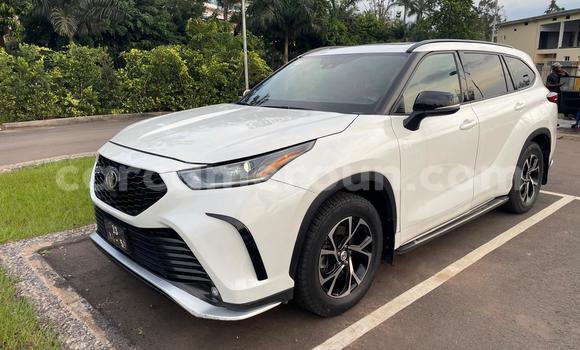 Sayi Na hannu Toyota Highlander White Mota in Douala a Ƙasar Kamaru Sayi Na hannu Toyota Highlander White Mota in Douala a Ƙasar Kamaru